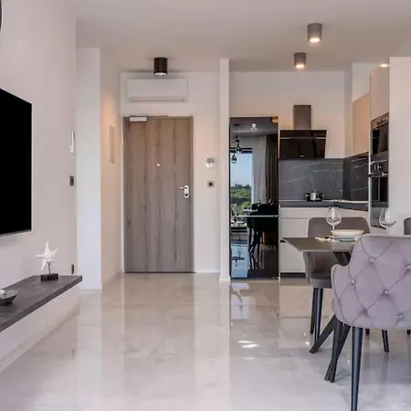 Penthouse Lux *