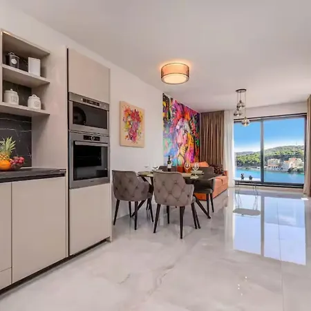 Penthouse Lux *