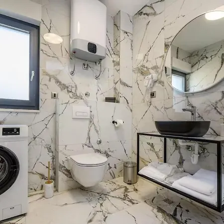 Penthouse Lux רוגוזניצה